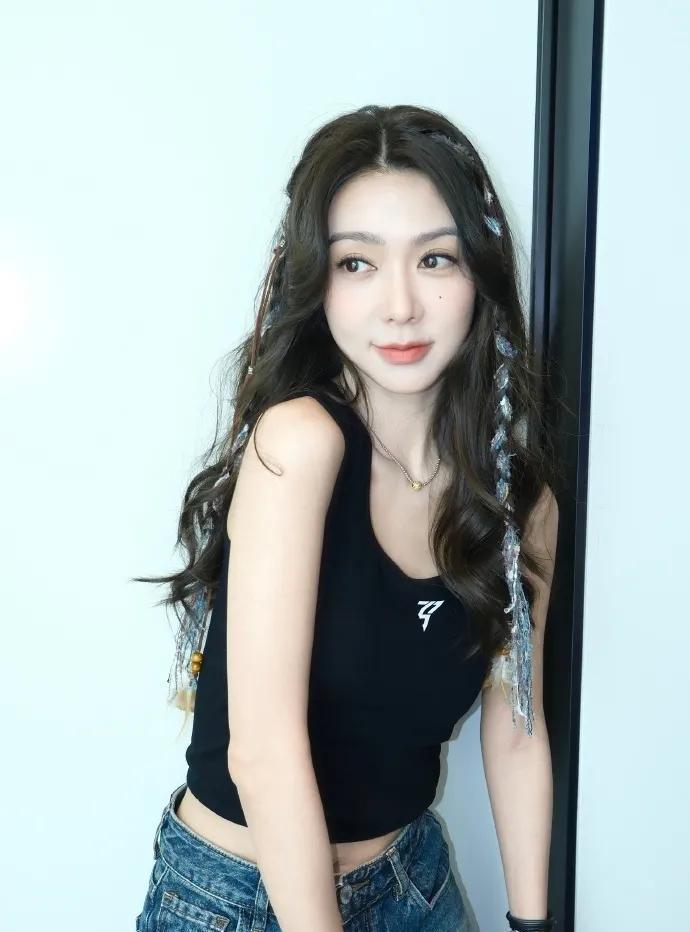薛凯琪发长文这事儿啊。方大同的去世对她影响很大，毕竟两人是多年密友，合作过好多经