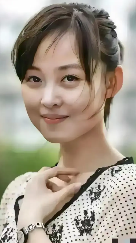 缪婷茹，1989年生于黑龙江哈尔滨，毕业于中央戏剧学院，国家二级演员。她戏曲功底