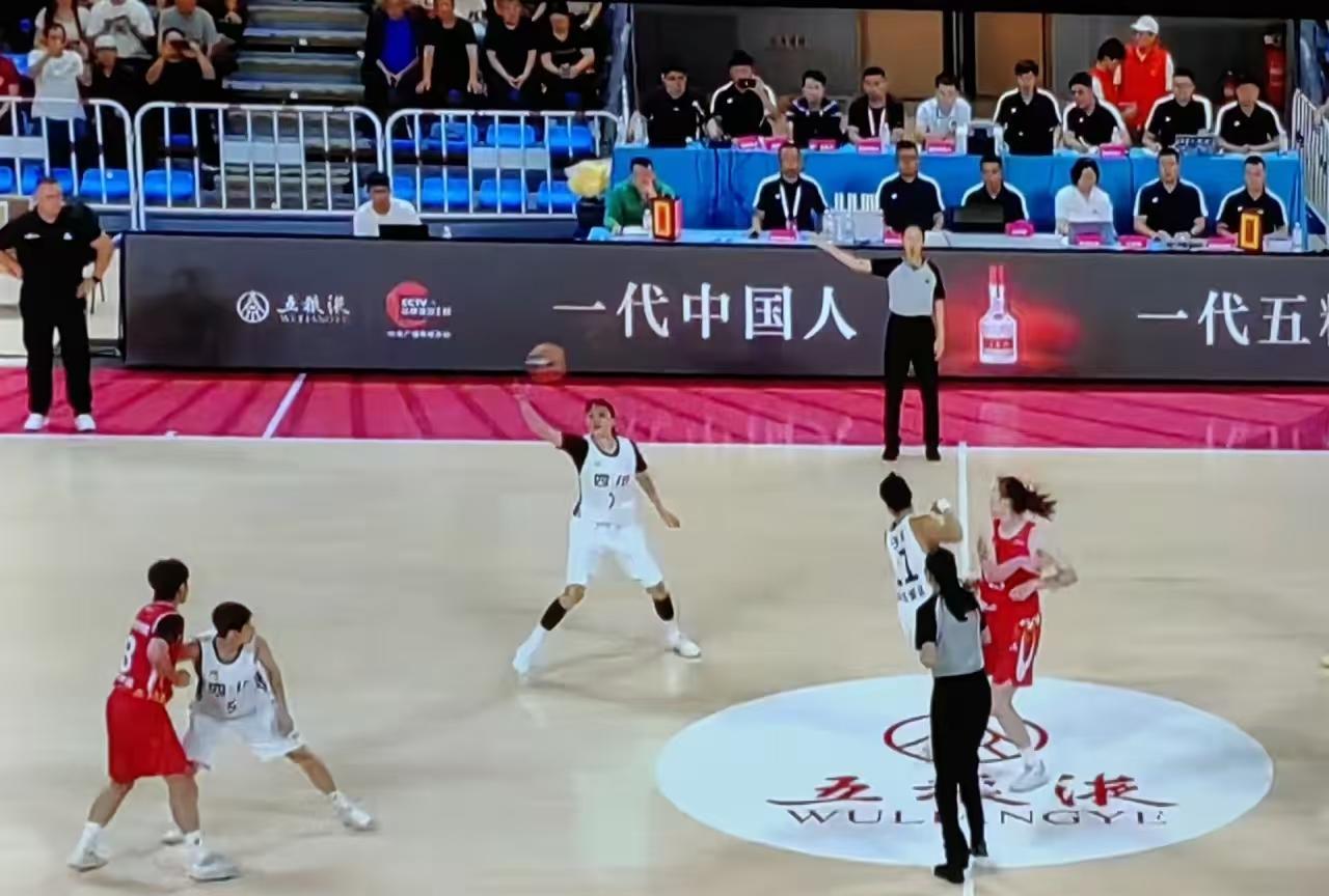李梦，王思雨仍未出场，球迷有点儿失望！全国女篮锦标赛四川队第二场比赛，今天晚上黄
