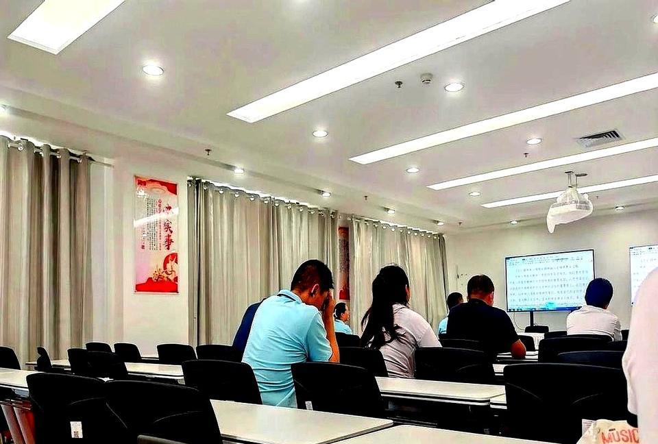 裸辞一时爽，代价有多大？
跟你们说个真人真事，前阵子闺蜜去面试直接被HR将了一军