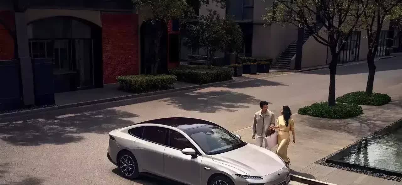 现在，汽车界最流行的一段话：

三年不换车——买德系；
六年不换车——买美