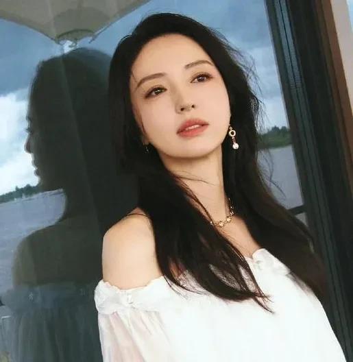 董璇妈妈是不是觉得自己女儿，终于找到一个不嫌弃她二婚带孩的，生怕男方不满意，什么