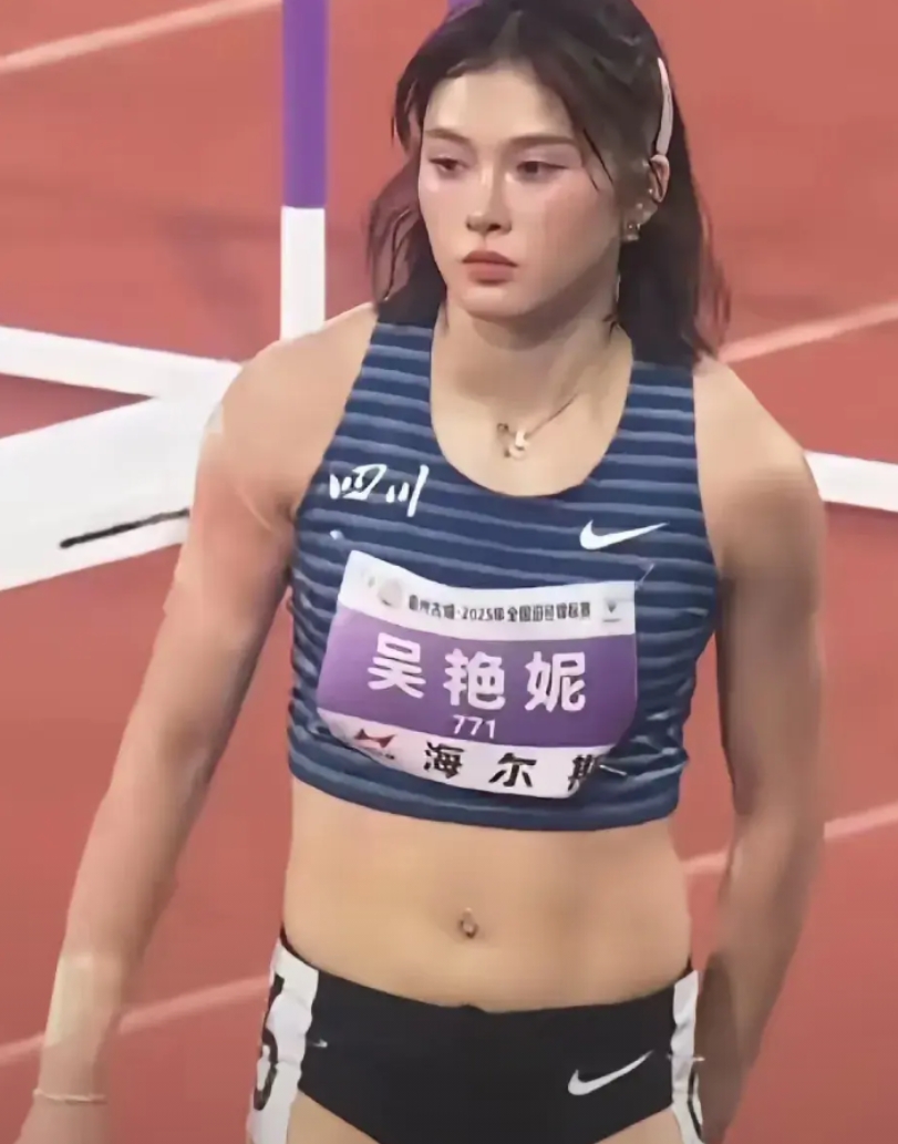 你可以说夏思凝的颜值比吴艳妮高，你可以说陈银凤的腿比吴艳妮长，你可以说林雨薇的腰