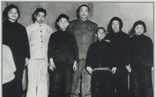 彭德怀和两位烈士弟弟，童年讨饭谋生活，长大誓为穷人翻身而战斗