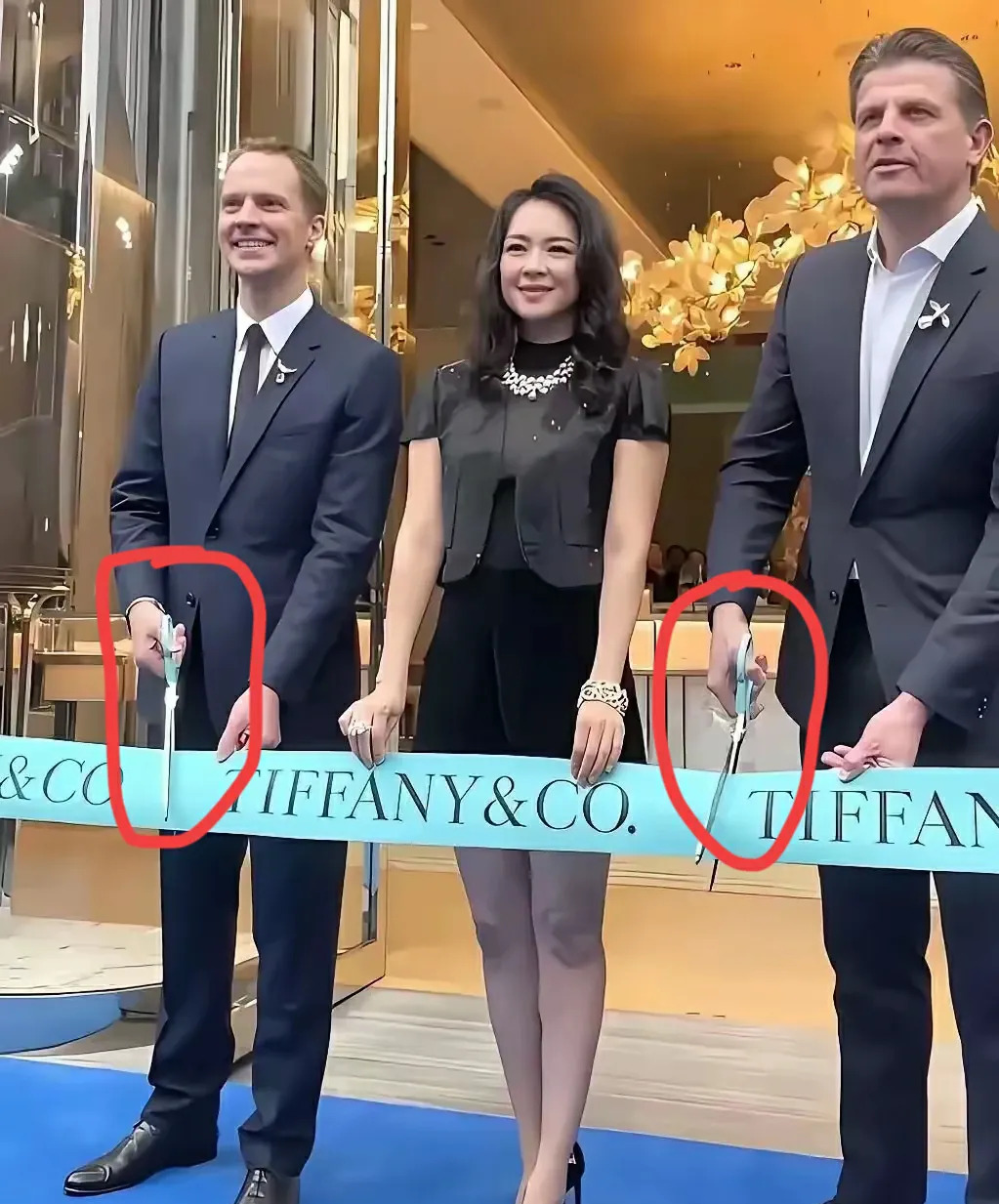章子怡近照引发的争议











这照片里的章子怡，看着让人心疼！脸又