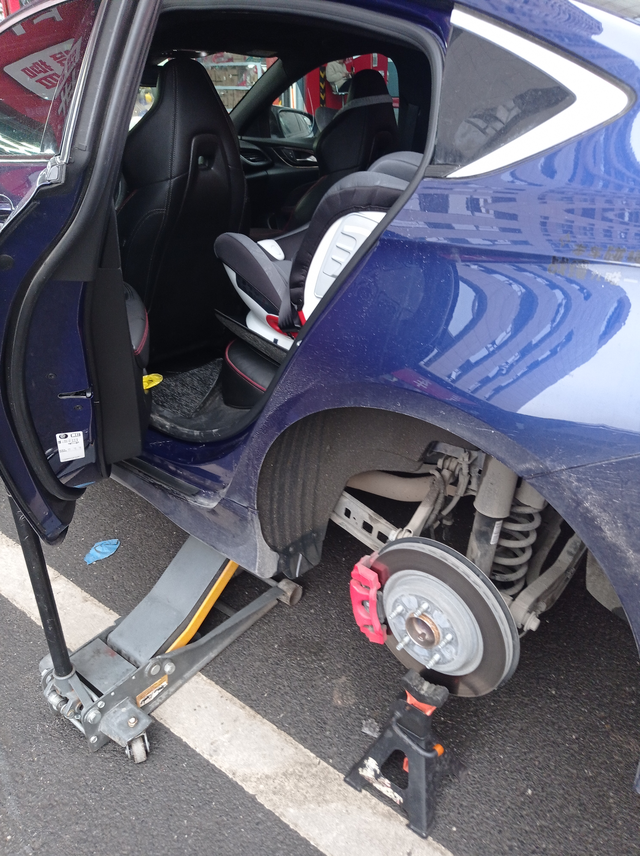 这车不能长时间挂N档
4儿子的技术师傅说，这车不能长时间挂N档。……第一次听说