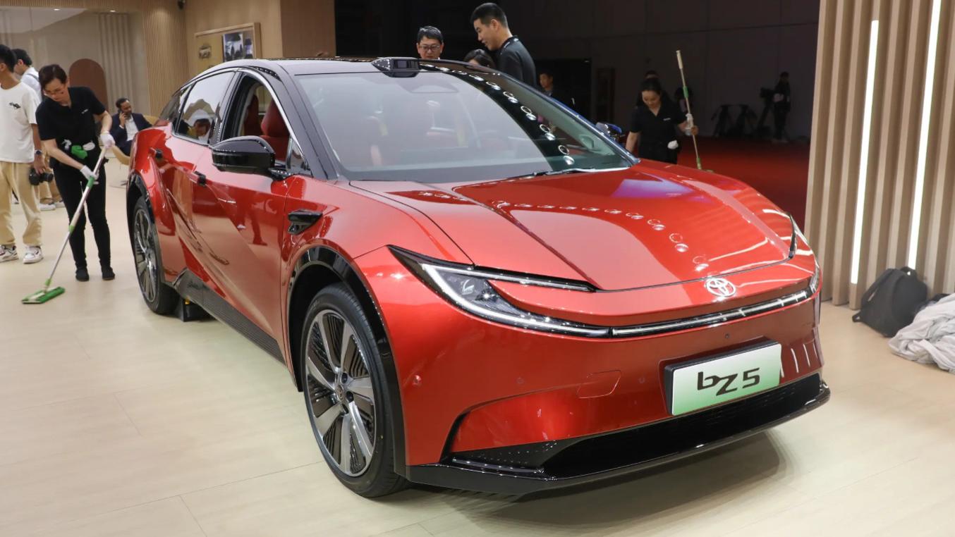 不学新势力！丰田bZ5主打一个靠谱，550公里续航+T-Pilot智驾