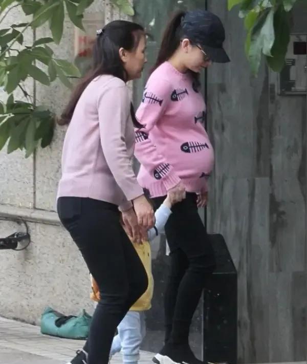 标题方媛这一胎，我猜会让她儿女双全：豪门生育背后的期待与猜想豪门交织的复杂世界里