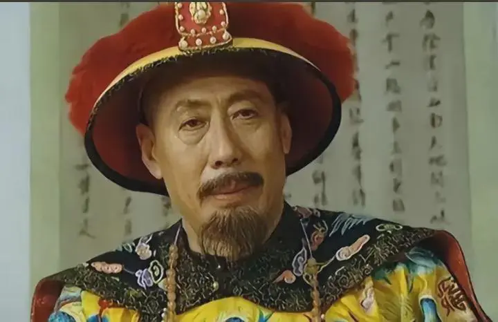 在我看来演戏中，演的最具有帝王相的三位：焦晃演的康熙，陈宝国演的汉武帝，王学圻演