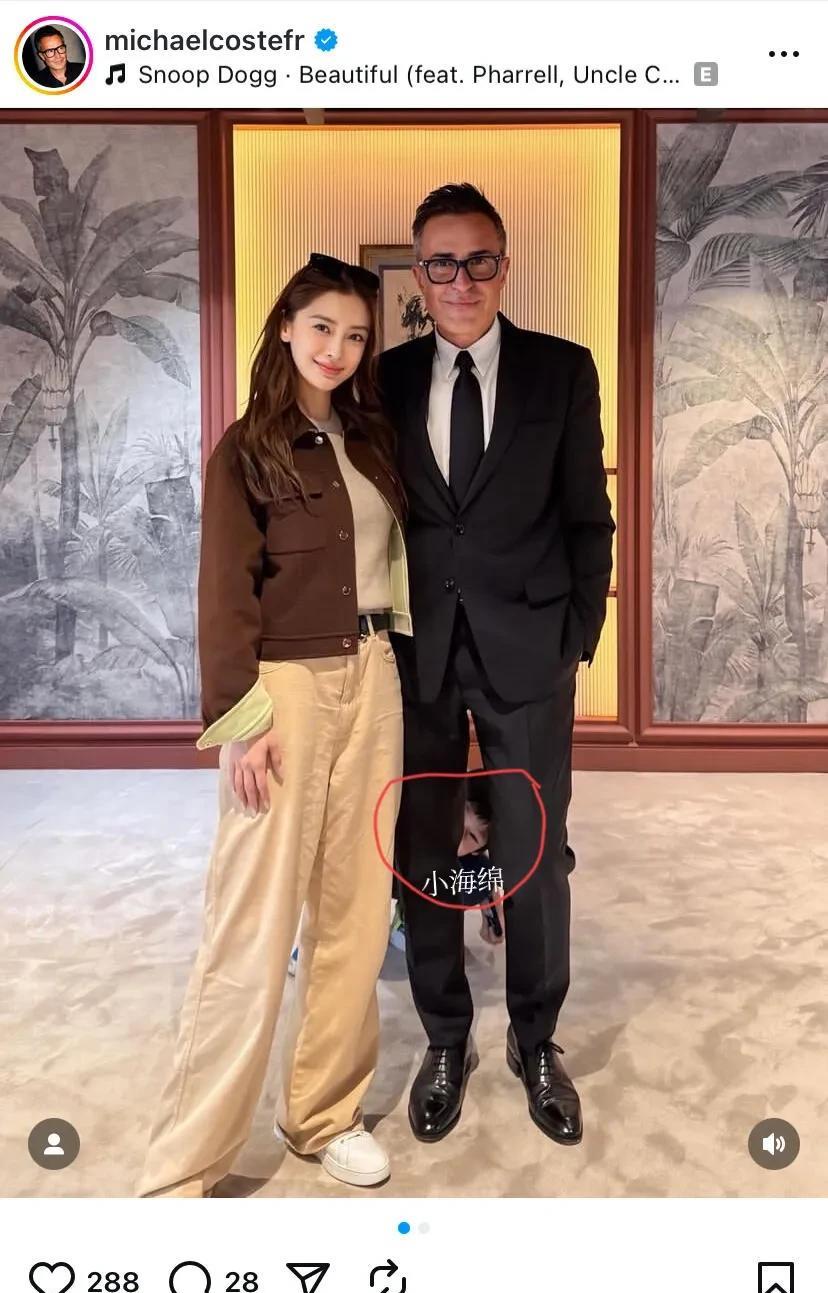 杨颖外网更新动态！儿子小海绵黄梓源惊喜出镜！画面里杨颖和爱马仕总监合影，小海绵调
