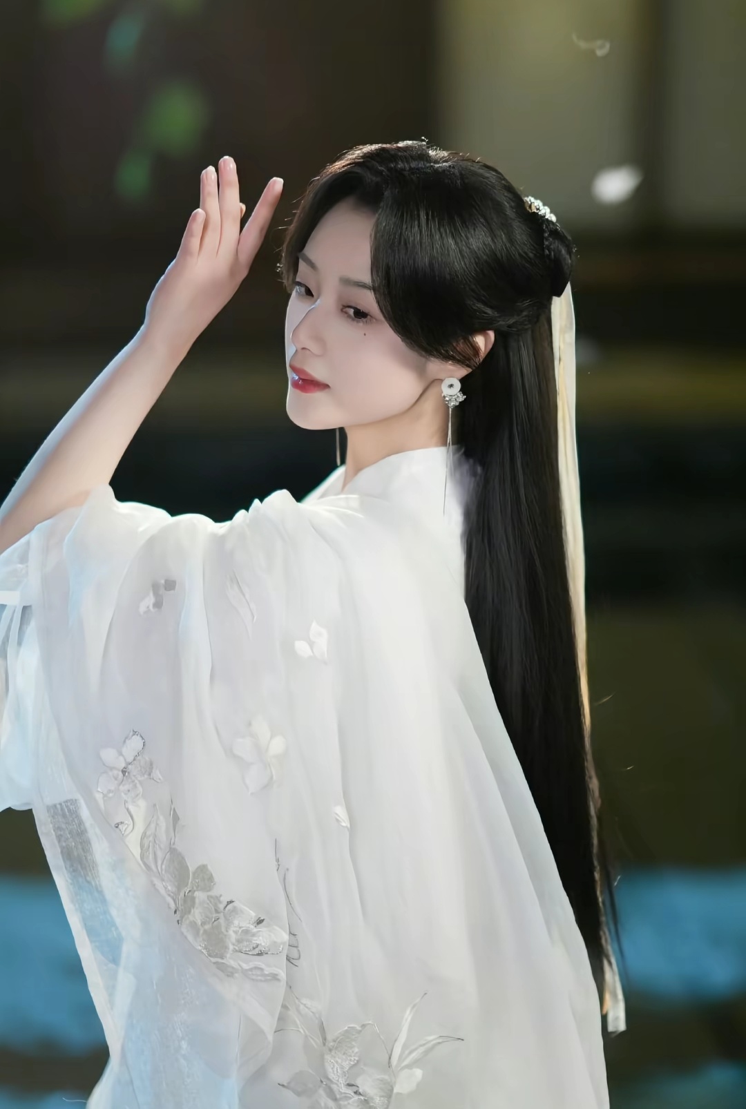 看了王小亿主演的短剧《谎颜之下》，真的很欣赏她的“疯批”演技。当之无愧的百变女王