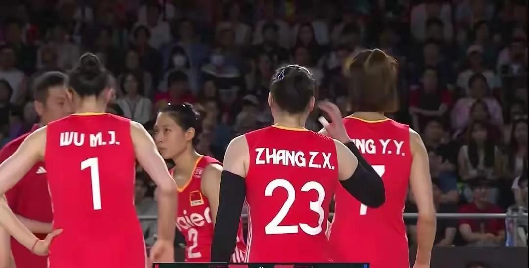中国女排3：0多米尼加
赵勇放了个烟幕弹，
前几天就有人放言说吴梦洁受伤了
还有