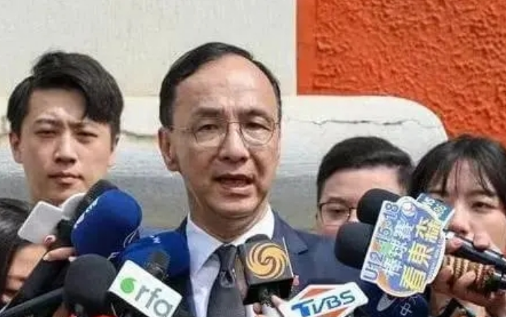 近日，国民党主席朱立伦回应台湾媒体“若马英九参加九三阅兵典礼会被法办”时称:
 