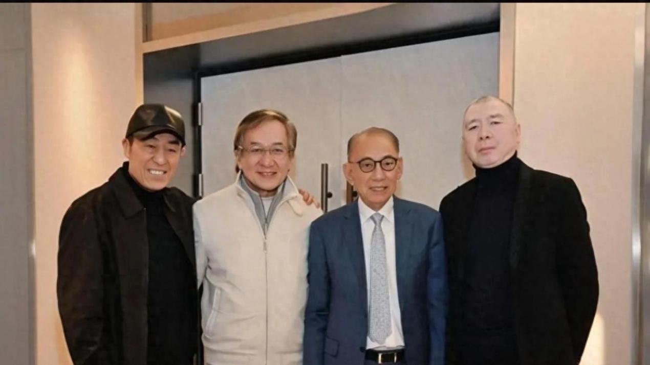 71岁的成龙现身：怎么曾经意气风发的大哥一下子老了这么多？