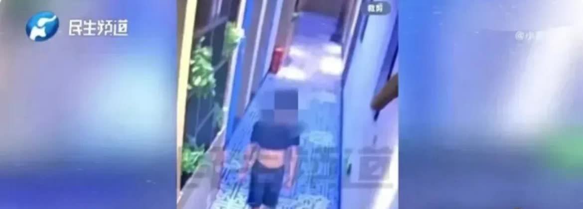 河南一男子晚上入住酒店，房卡无法打开房门，轻轻一推，房门竟然打开，房间里有一名女