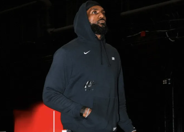 湖人球员勒布朗-詹姆斯在自己的节目Mind the Game中，谈到了目前最困难