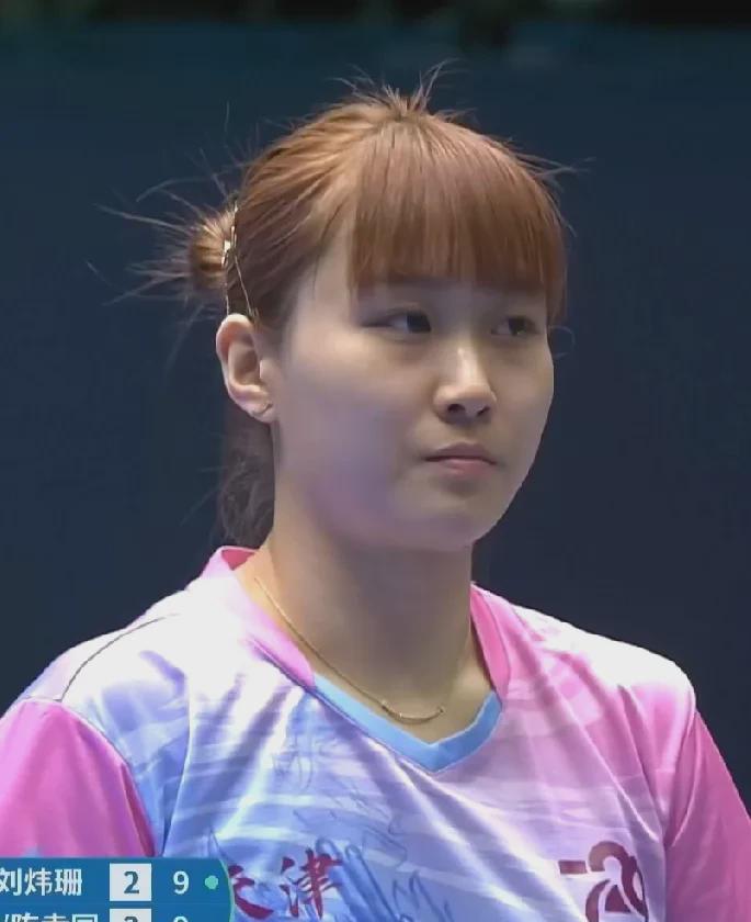 全运会涌现一位潜力新星，她叫刘炜珊。

一、首先，她容貌姣好，棕色秀发挽成高