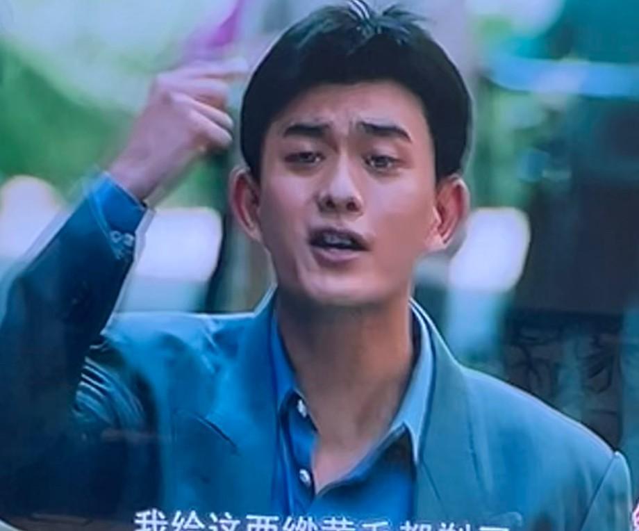 天赐下线太意外《扫毒风暴》昨晚的剧情简直太离谱了，卢天赐竟然意外死亡，而且是被掉