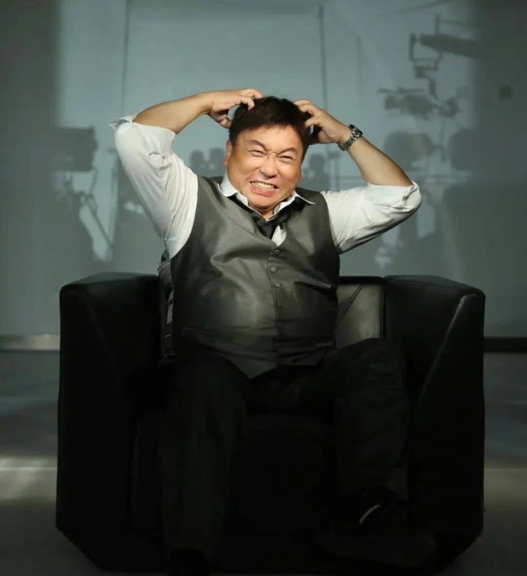 为什么王晶导演炮轰完“香港顶流”姜涛后会删帖妥协！

其根本原因，是他对香港