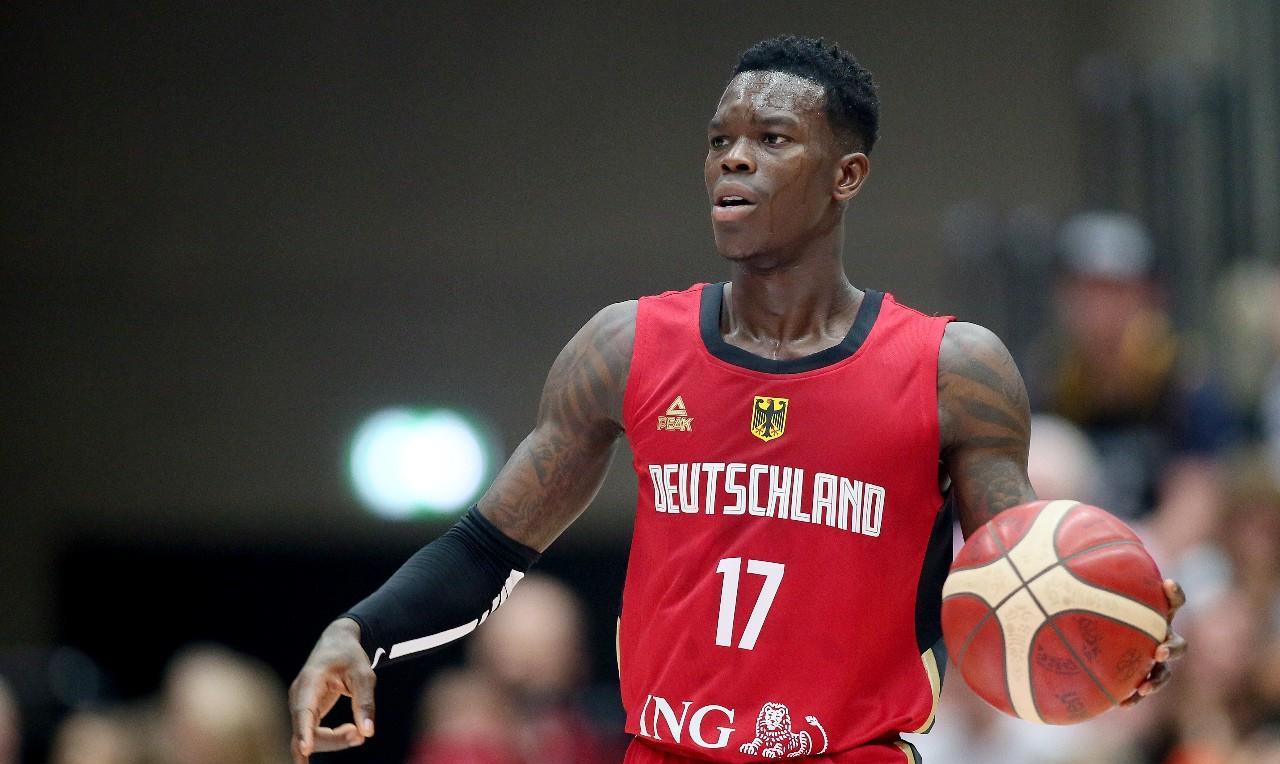就是这个瘦小的黑人球员，别看他在NBA24小时内被交易3次，一直想给自己谋求一份