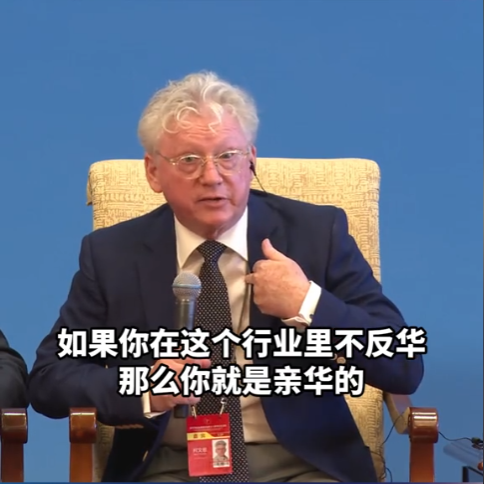 
太支持中国”惨遭封杀！英籍导演面对镜头，控诉自己的纪录片只是如实记录中国，就被