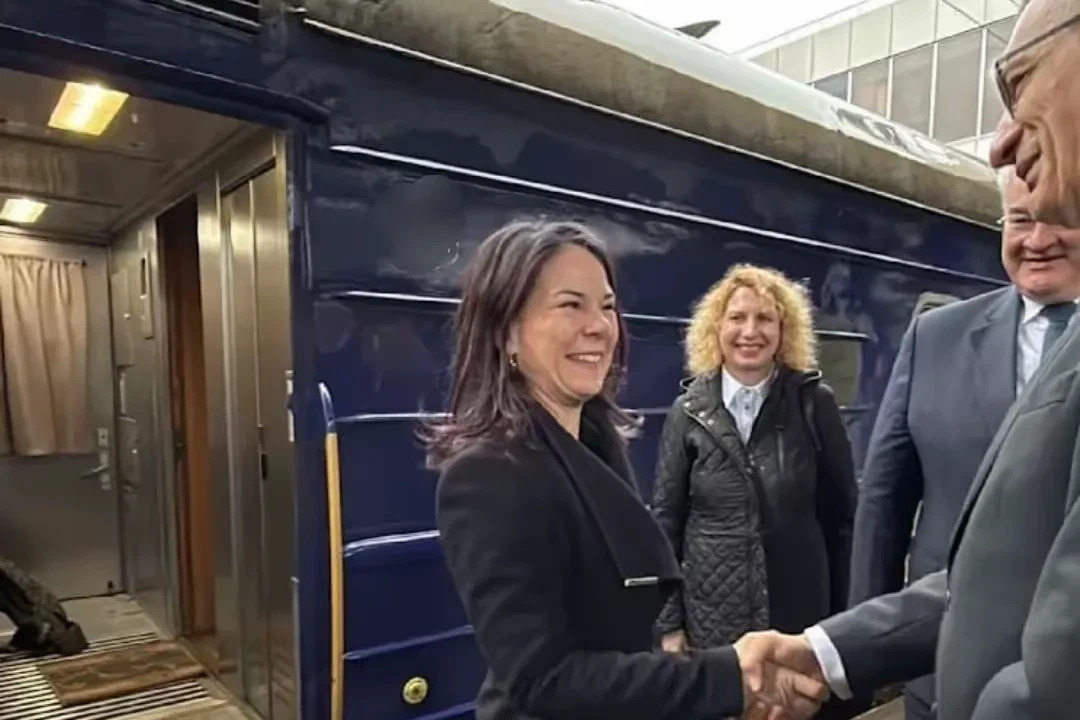 德国外长访问乌克兰并提供援助











真是让人匪夷所思！德国外长贝