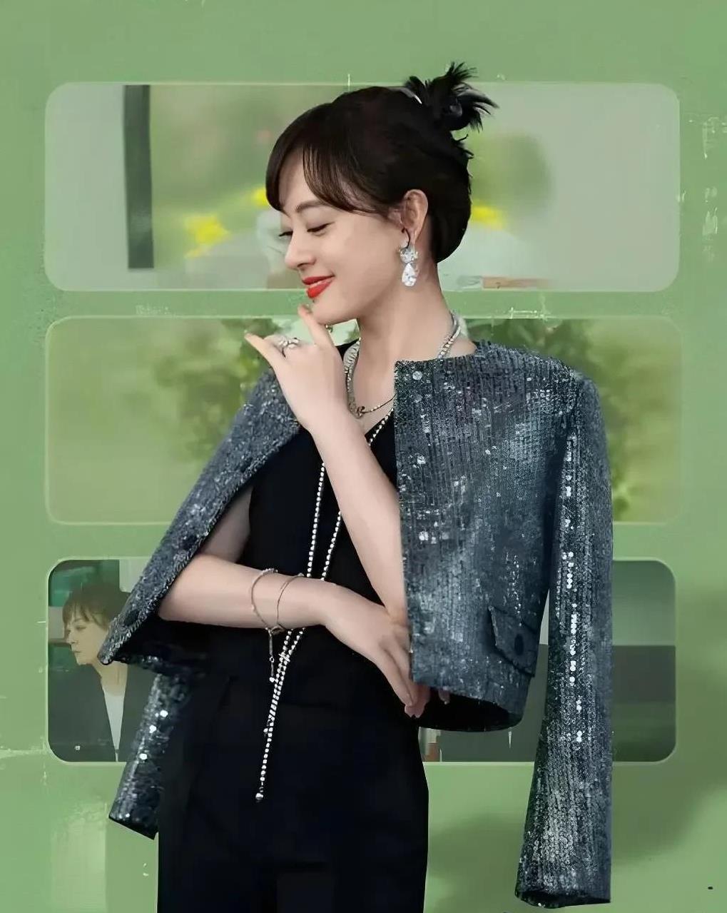 发现了么？
孙俪在电视剧《蛮好的人生》中饰演的胡曼黎，身上有一个很大的毛病。
那