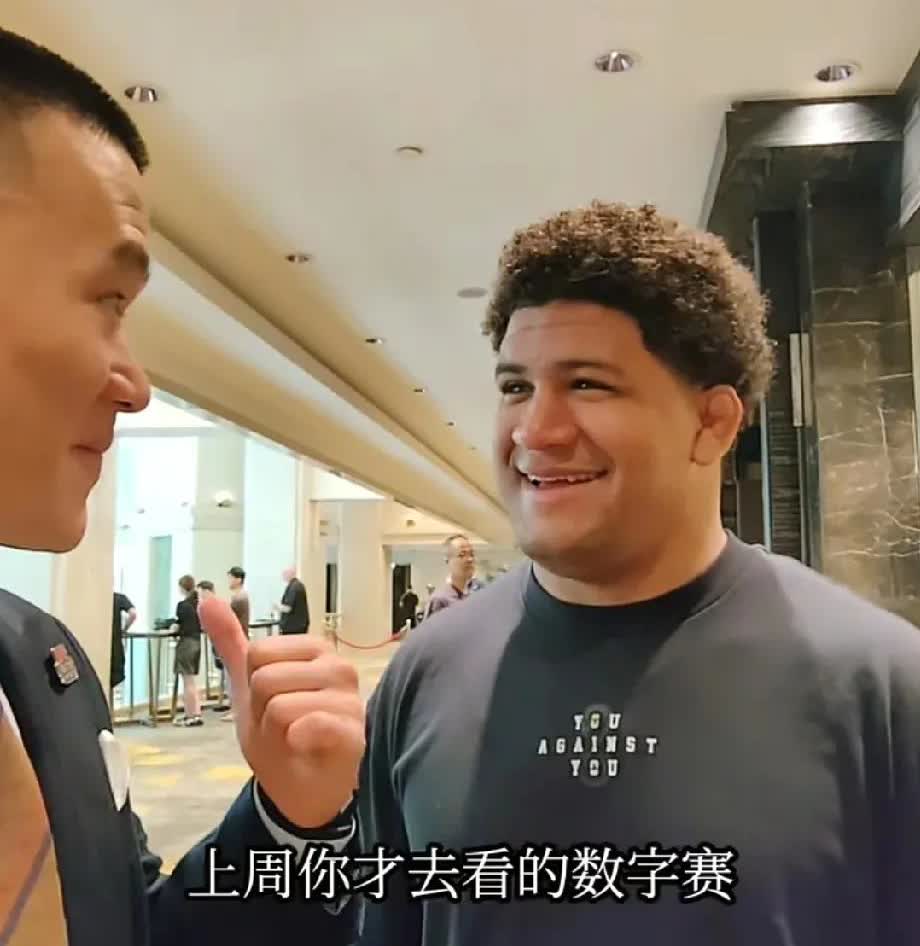 这下ufc上海站热闹了，伯恩斯也到上海了，连夜赶到上海，来给强尼沃克和其他同胞加