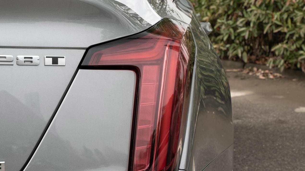 2025款凯迪拉克CT5仅21.59万起，能比“34C”更吸引年轻用户？