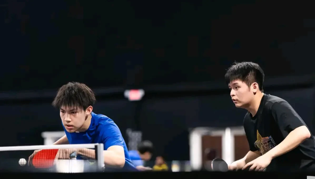 恭喜林诗栋/黄友政晋级男双八强！
在刚刚结束的世乒联大满贯瑞典站男双1/8决赛中