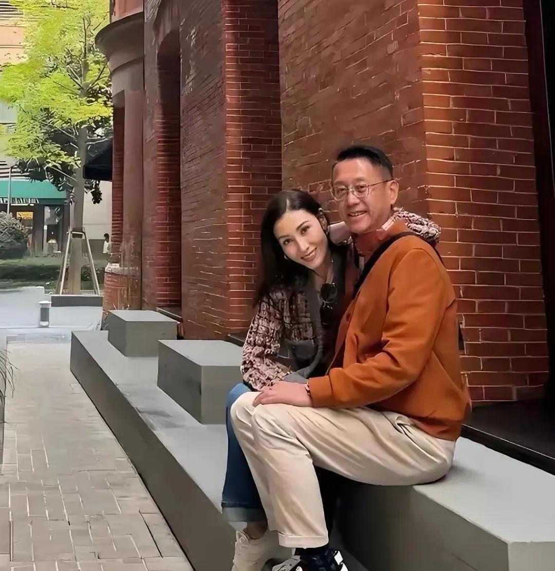 李嘉欣每月“零花钱”200万？王晶一句话，揭开富豪们“钱袋子”的秘密！
王晶导演