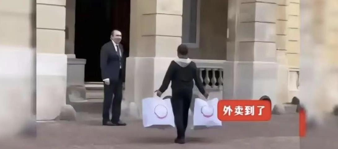 中美伦敦谈判达成的第一个共识：英国菜太难吃了，我们还是点外卖吧。
众所周知，最近