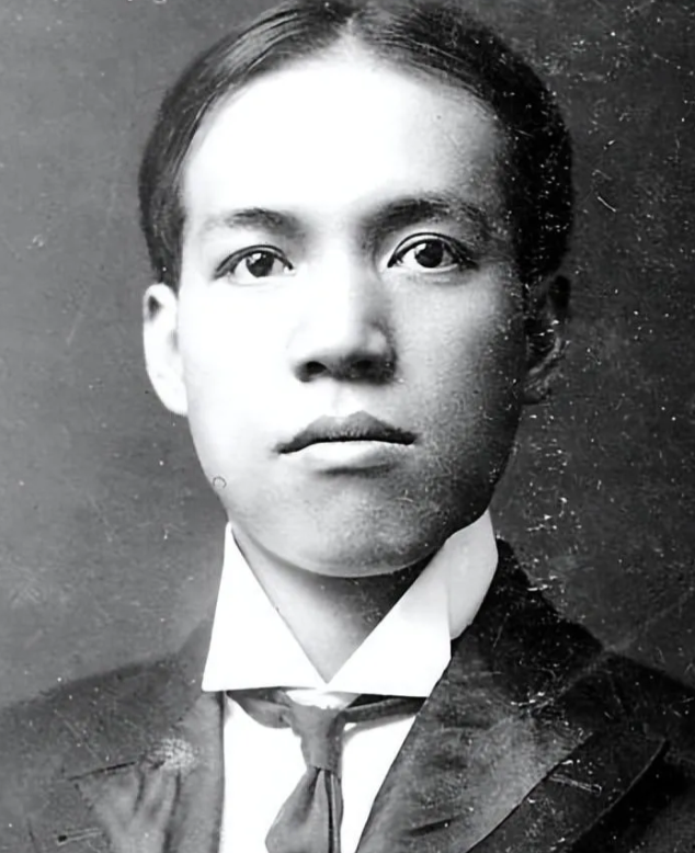 1903年，梁启超与17岁的王桂荃行房。夜里，梁启超说：“我主张一夫一妻，因此慧