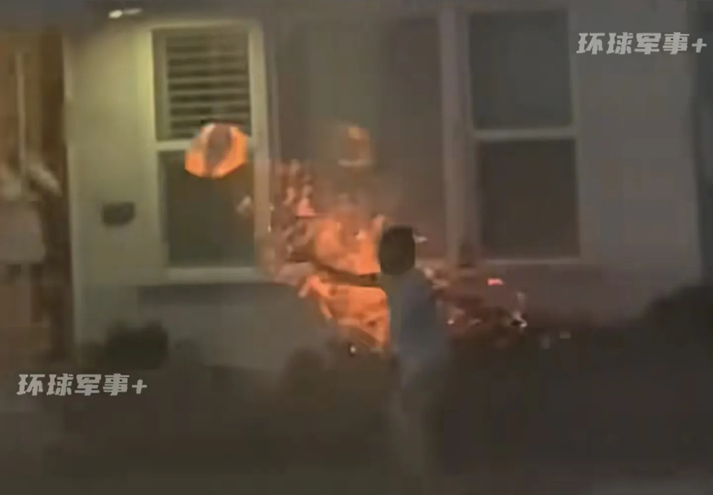 华人大妈纵火袭警被击毙











天呐！不敢相信，一名华人大妈竟然在