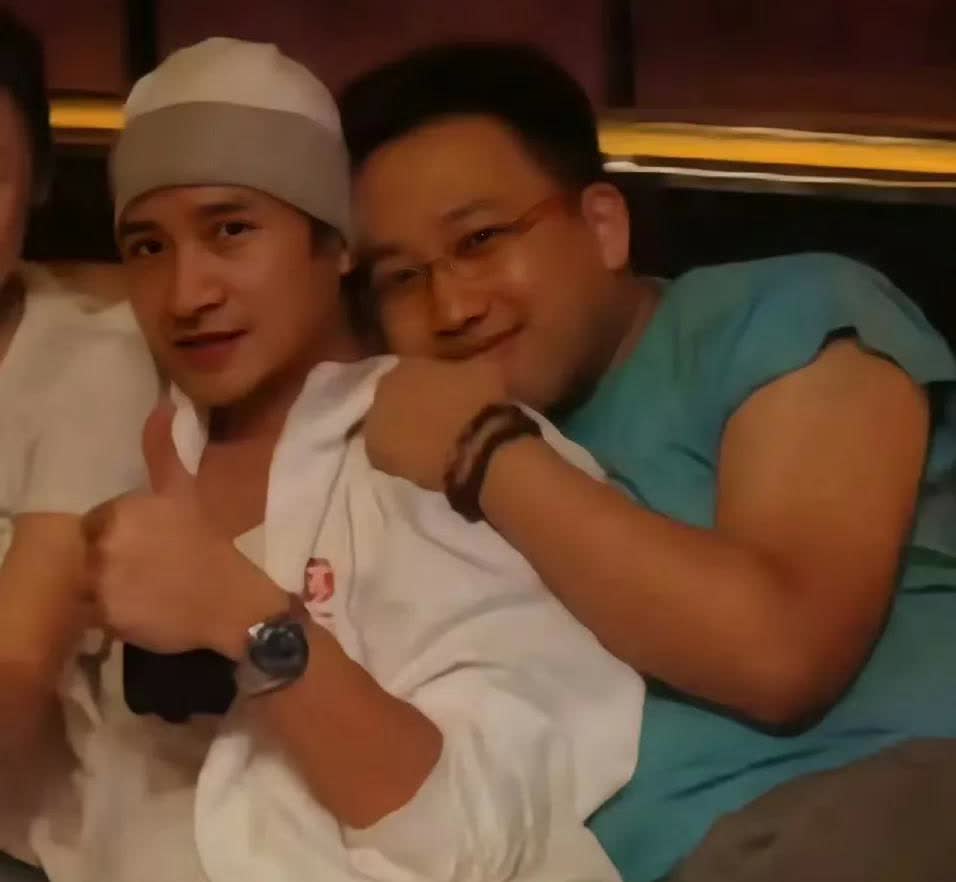 于正的白月光为什么是何晟铭？他们识于微时，于正当时在横店是个不知名小编剧，没人看