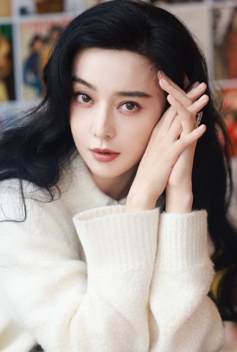 于一杯咖啡的间隙，慢品点心，静赏窗外绿意的自然呼吸