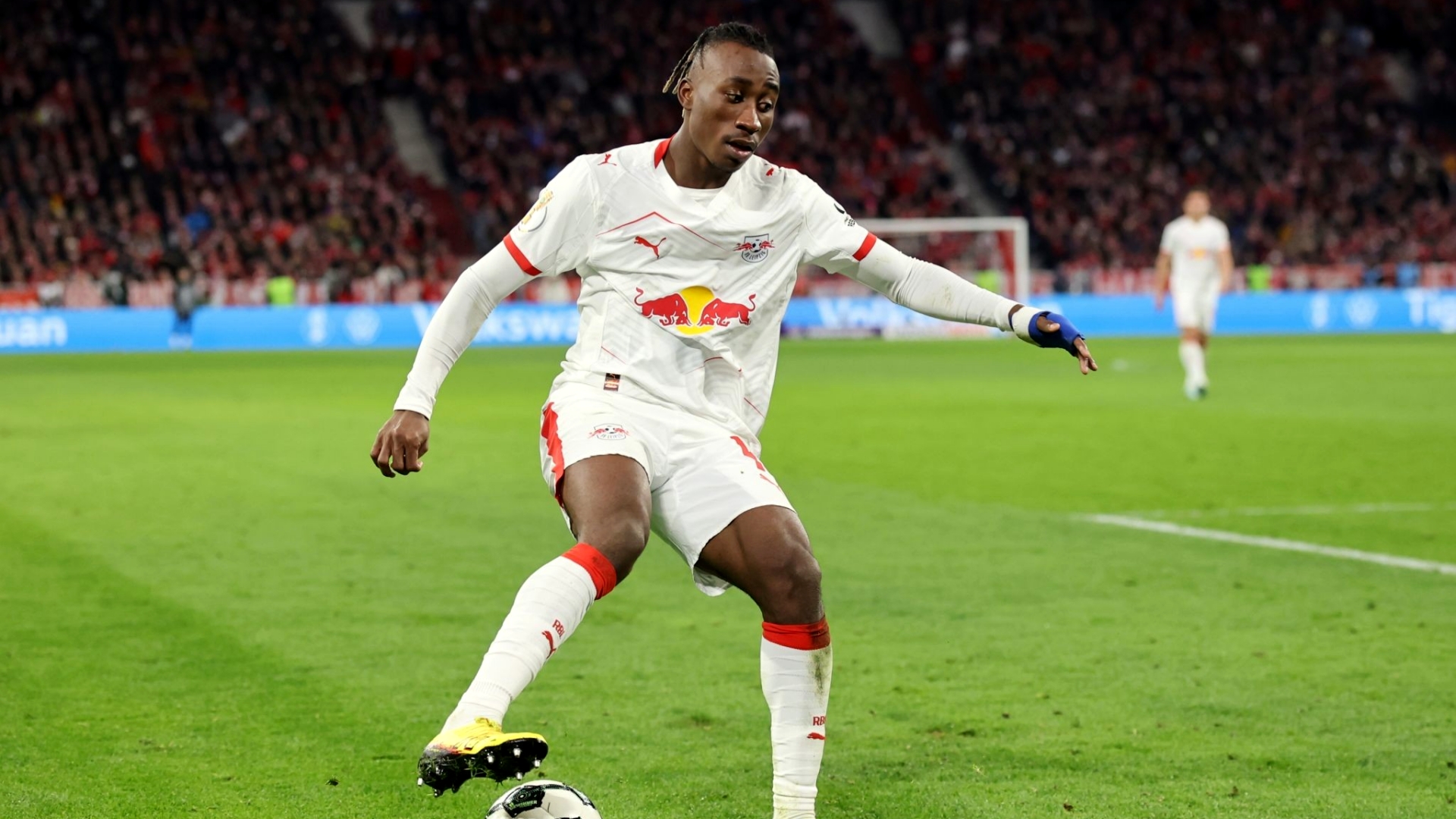 莱比锡前锋迪奥曼德赛季表现出色，吸引了曼联、利物浦、拜仁等多家豪门的关注。
本赛