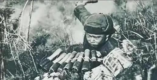 1951年1月28日，志愿军战士潘天炎因为生理需要去附近的草丛解决，回来后却意外