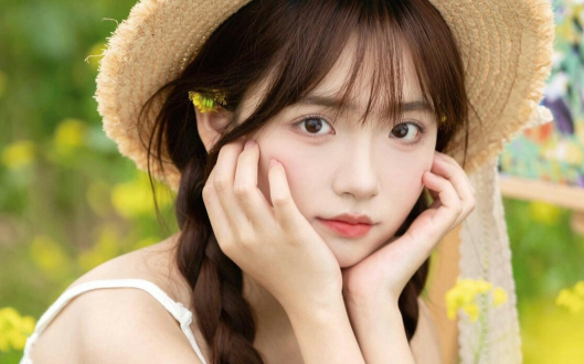 纪念日男友送我亲手做的旅行手账，记录我们一起去过的地方，可我却发现他藏了另一本手账