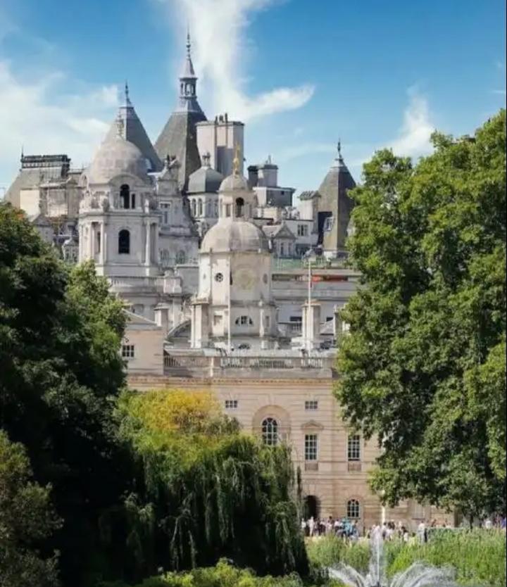 英超：西汉姆联-诺丁汉森林
西汉姆是英超引援最快的球队，冬窗刚一开，两名猛将就已