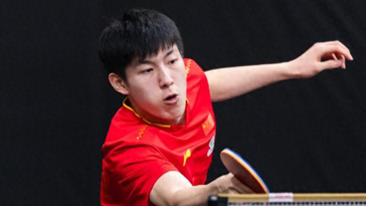 祝贺！国乒新年首冠即将诞生：18岁小将爆冷世界冠军，晋级决赛会师队友