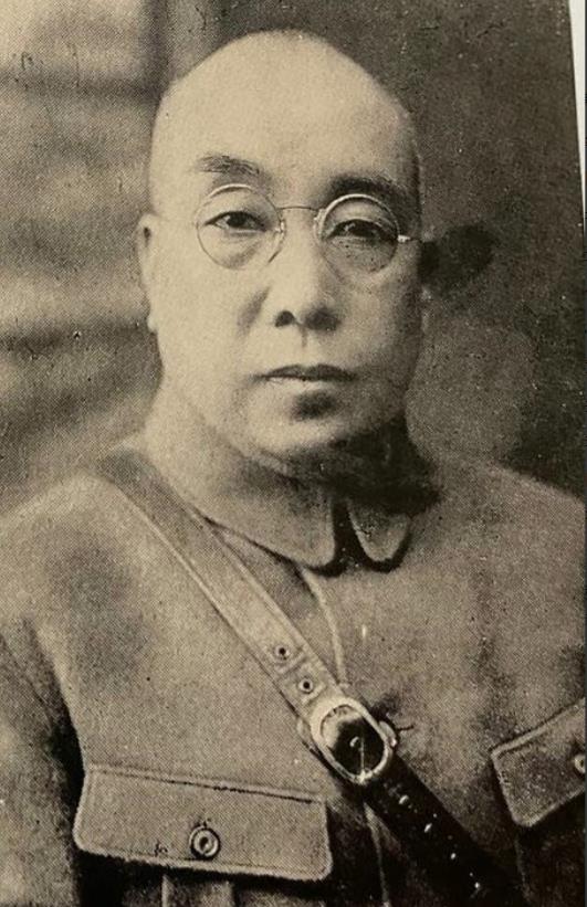 1927年，刘镇华到开封去见冯玉祥，他双足立正，一连三鞠躬，每鞠躬一次，口里说一