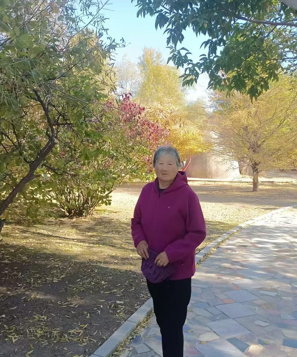 我妈那辈姐弟四人，我妈是老二。而今，只有我妈还健在。而且，我妈称得上幸福的老太太