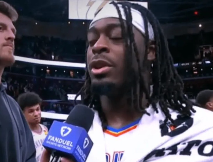 NBA常规赛，雷霆以136-104击败骑士，在赛后采访中，雷霆球员吕冈茨-多尔特