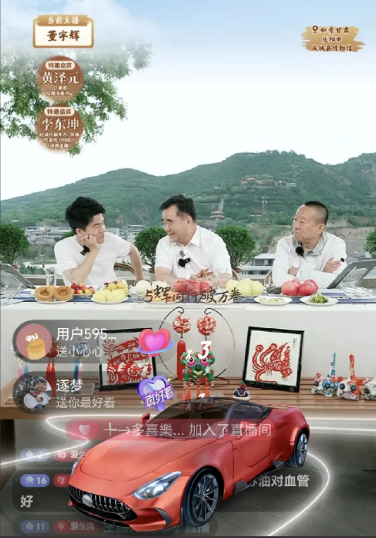 “李娟式”嘉宾再次现身与辉同行直播间。董宇辉甘肃行前专门出视频介绍了李东坤，又是