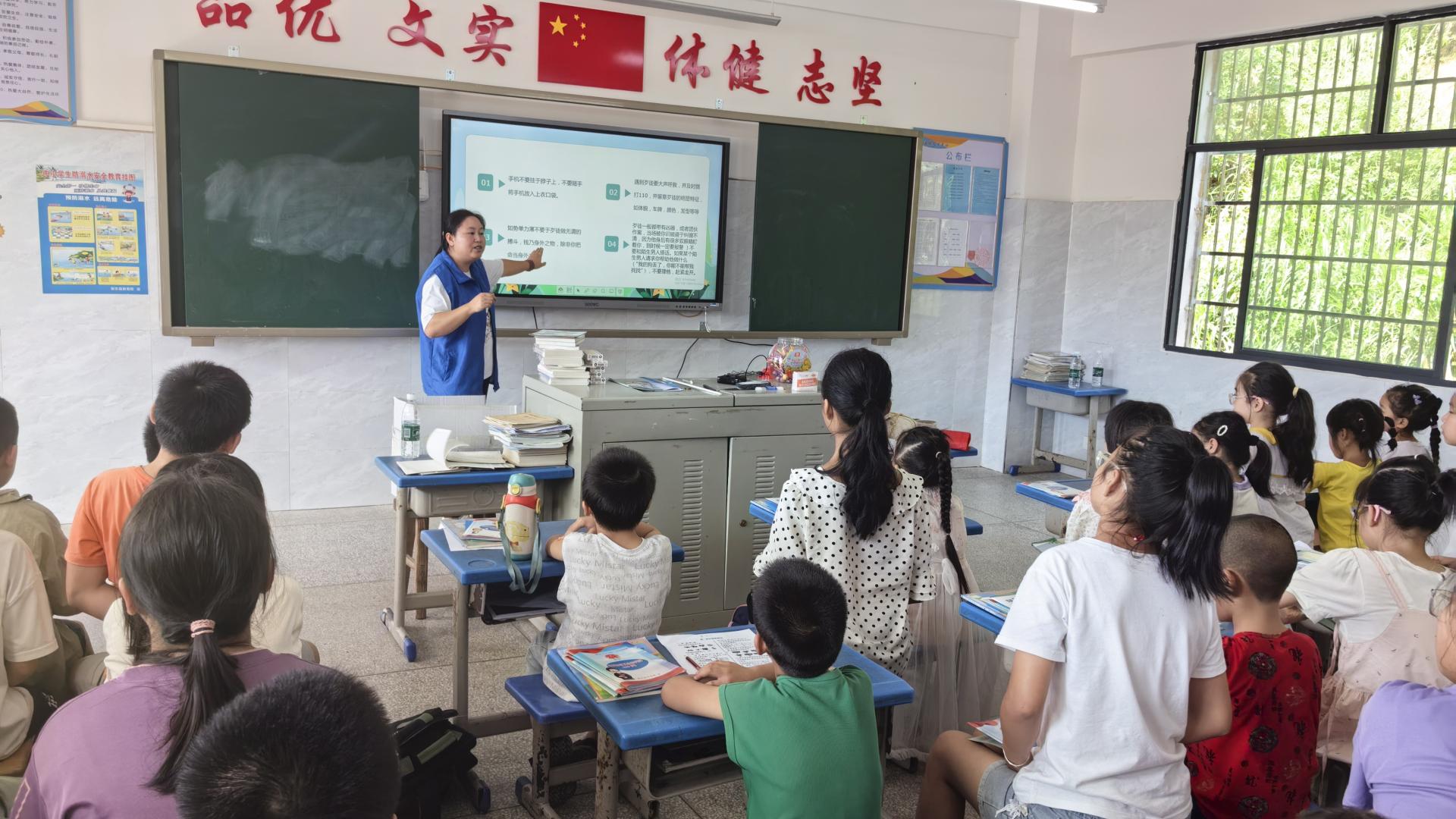 衡东县民政局进校园开展“利剑护蕾”安全教育活动