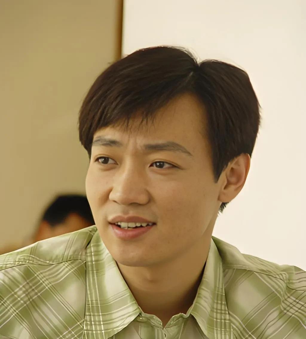 怪不得朱媛媛放着全班那么多男同学不选，就单单和辛柏青在一起，原来他们和辛柏青都不