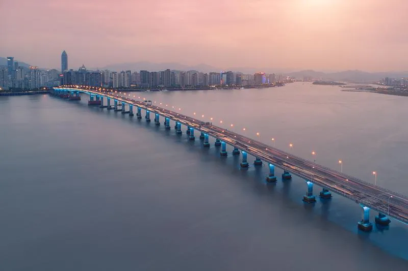 今天中午出发，从温州回湖北，油加满，听说暂时搁浅，不涨价，算是省了一些油费，凌晨