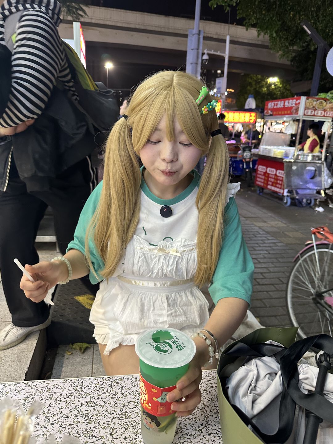 少萝宝宝也会吃路边摊吗？