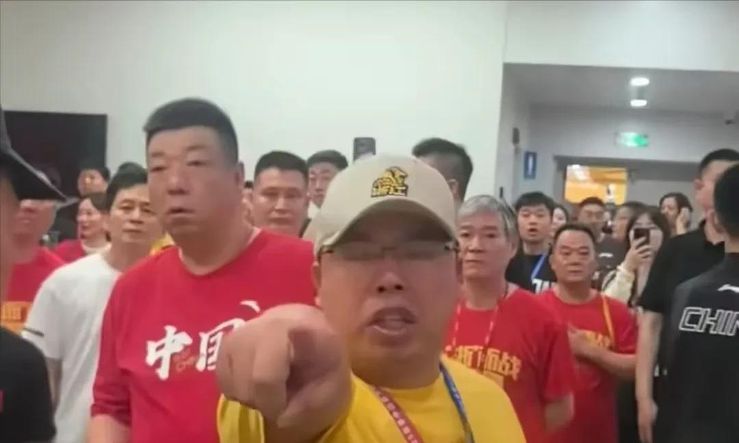 如果情况属实，建议篮协除重罚杭州赛区外，还要把第七场比赛拿到其他城市！看他们还打